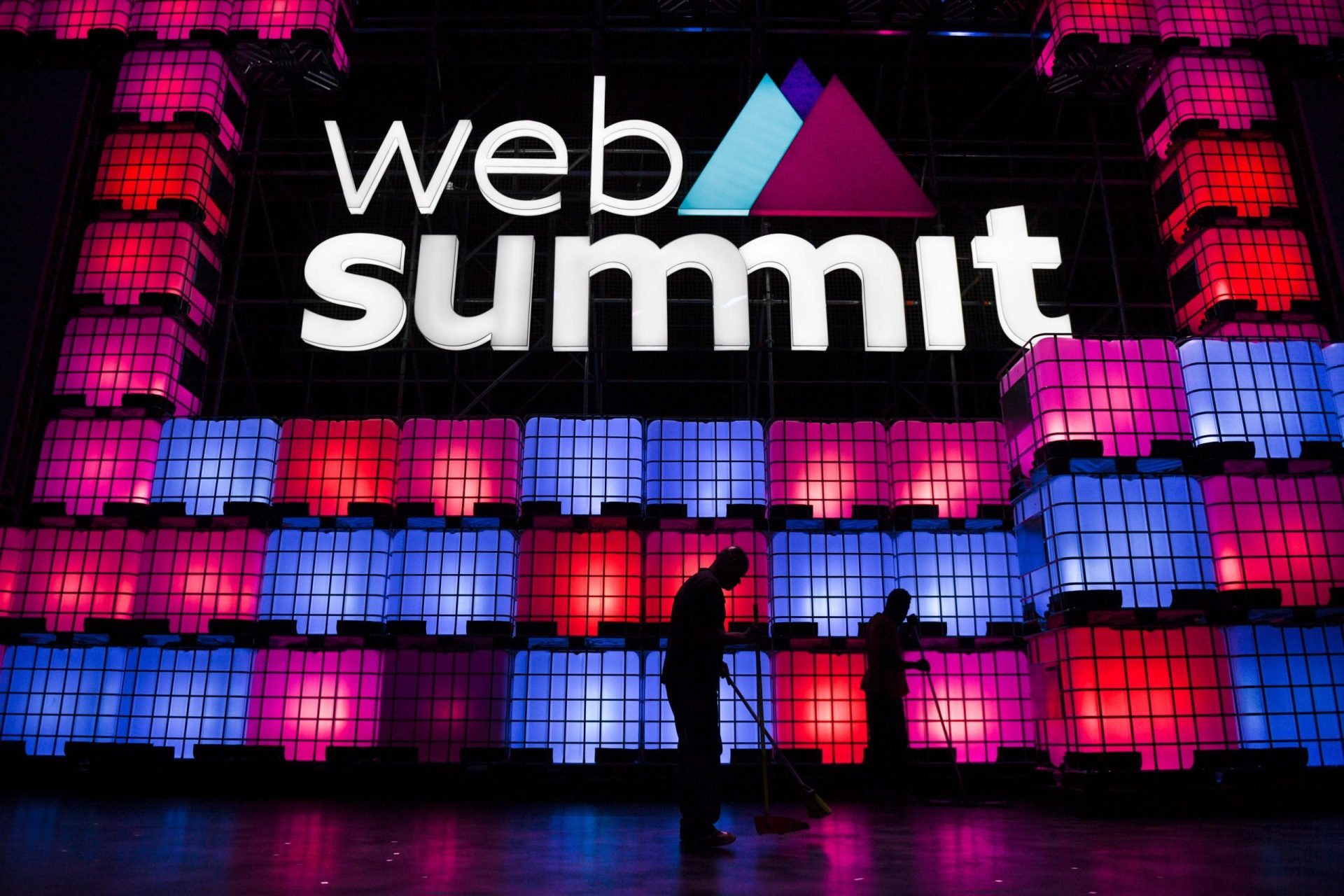 Web Summit contrata três vezes mais no estrangeiro