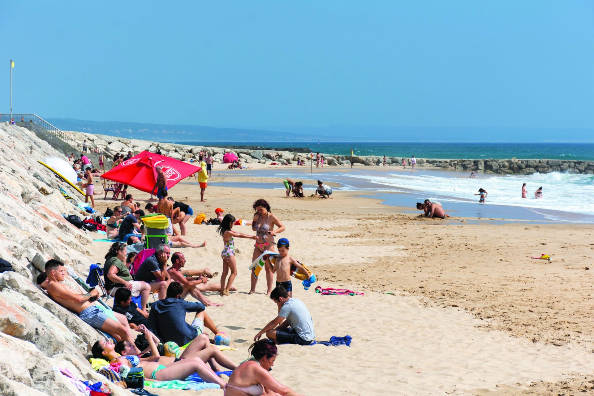 Praias. Repor areia custa milhões ao Estado e não é solução