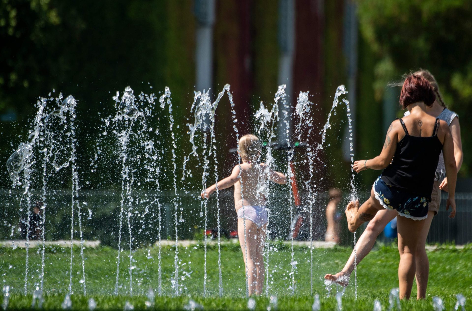 Vaga de calor chega ao centro da Europa e Portugal fica mais fresco