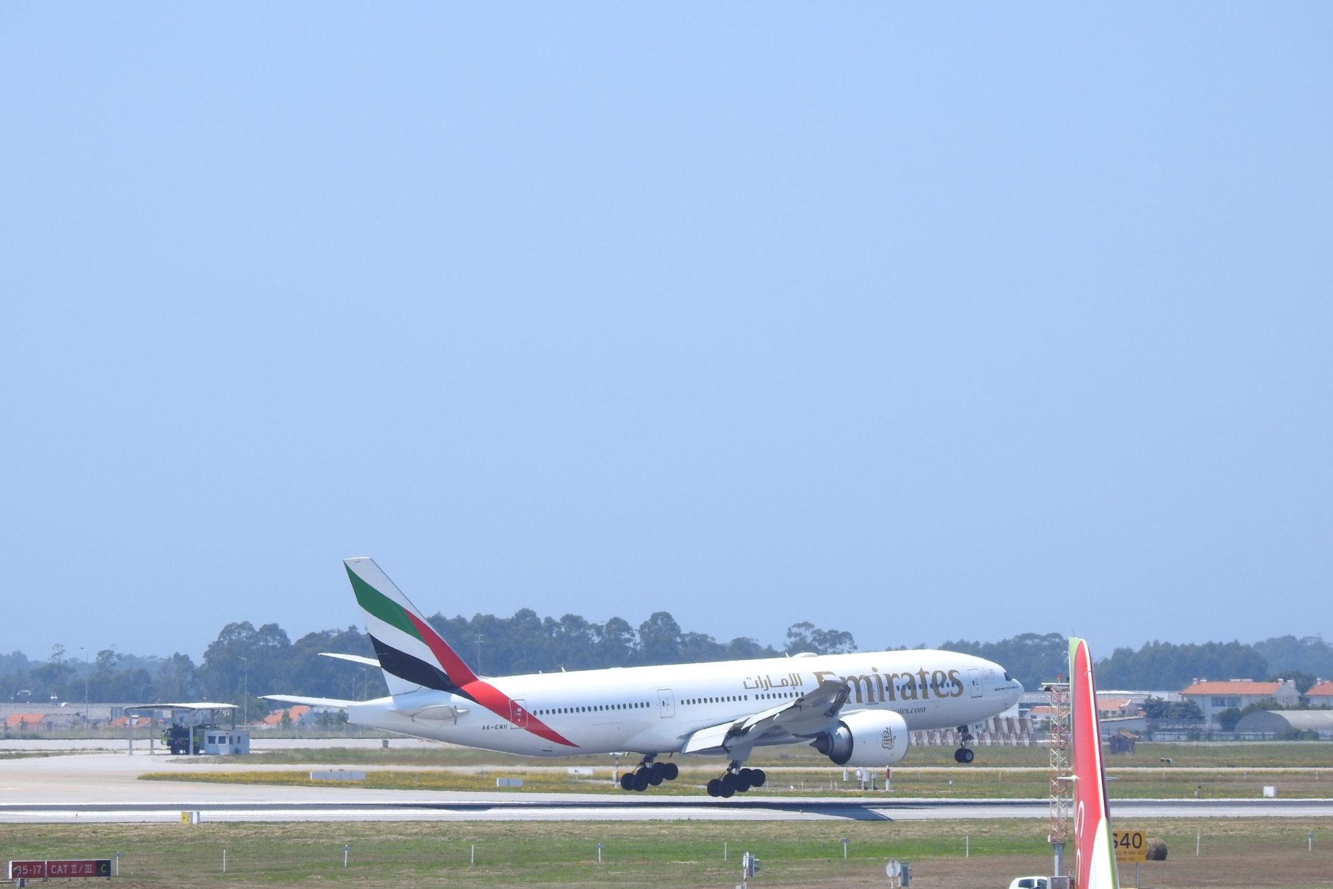 Emirates já voa diretamente entre Porto e Dubai