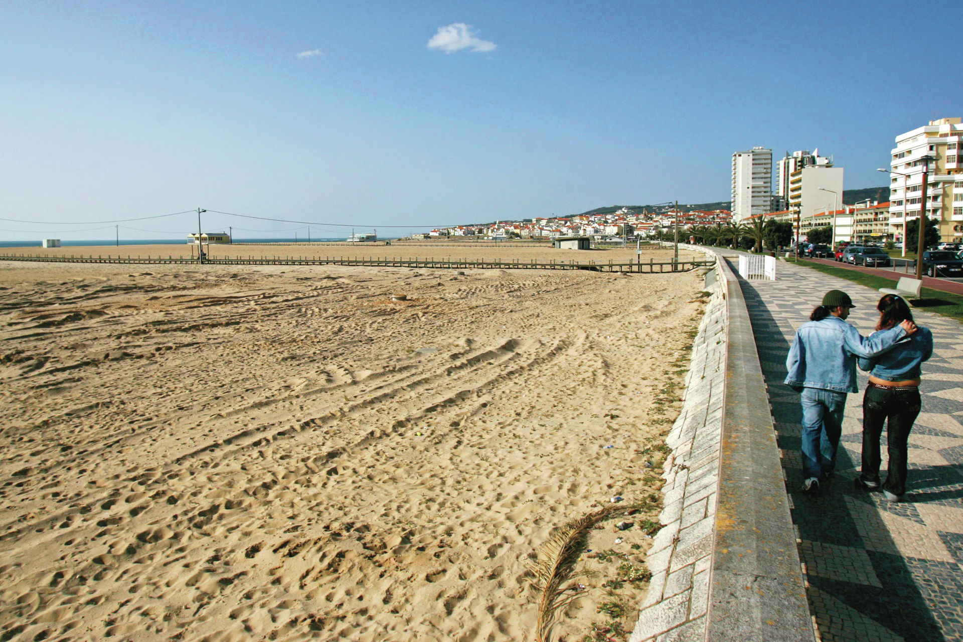 Praia do Relógio.  A praia do oásis,  música e Mundialitos