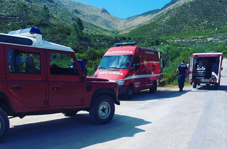 Bombeiros resgatam mulher francesa no Gerês