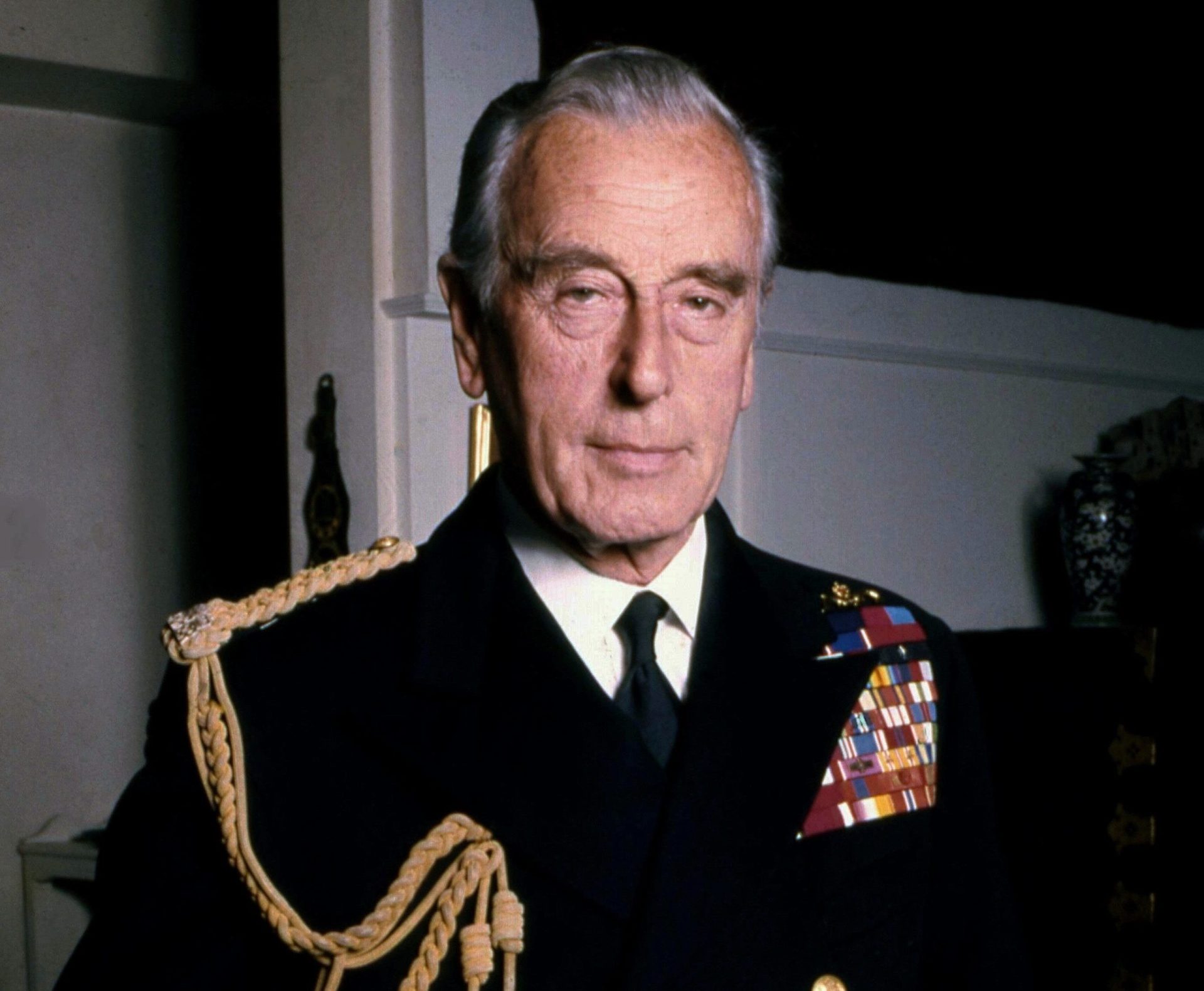 Mountbatten era bissexual e vivia obcecado por jovens mais novos