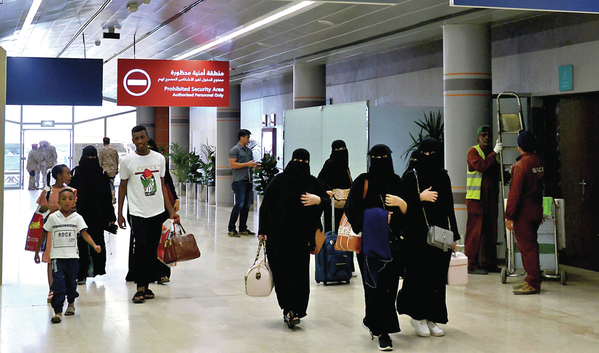 Arábia Saudita.  Mulheres já podem viajar mas a repressão continua