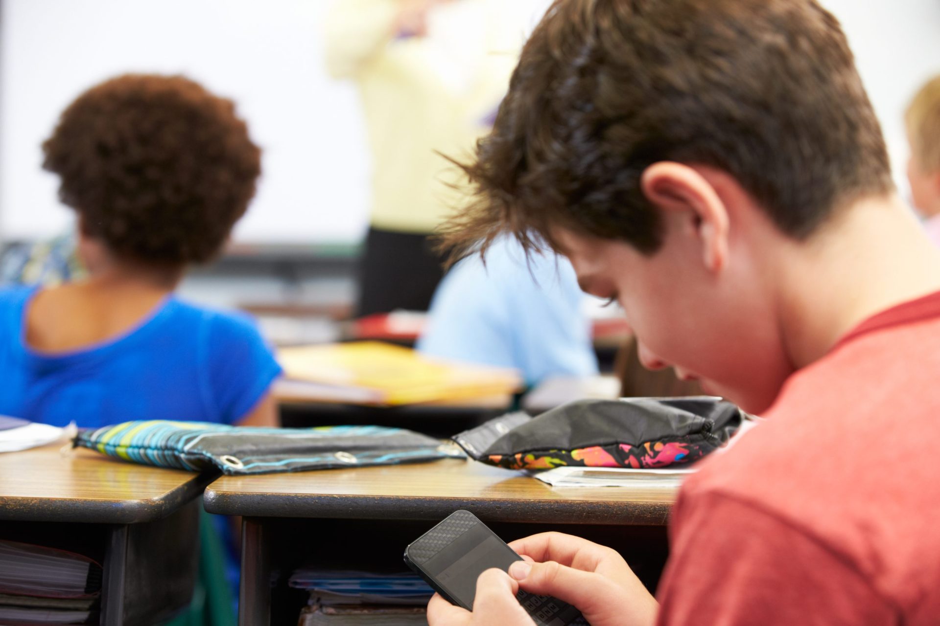 Telemóveis. Afinal devem ou não ser utilizados nas escolas?