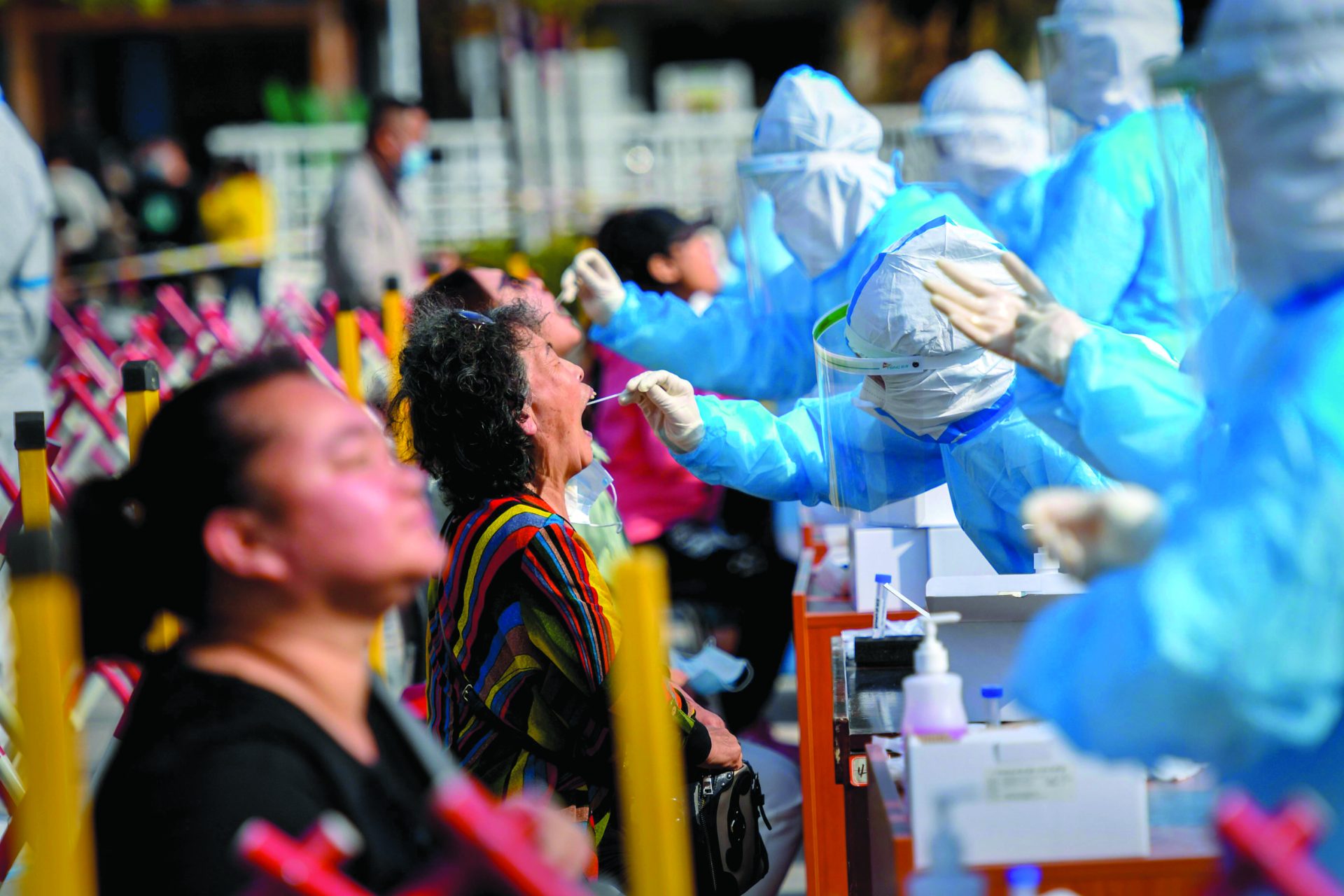 China quer testar nove milhões de pessoas em cinco dias