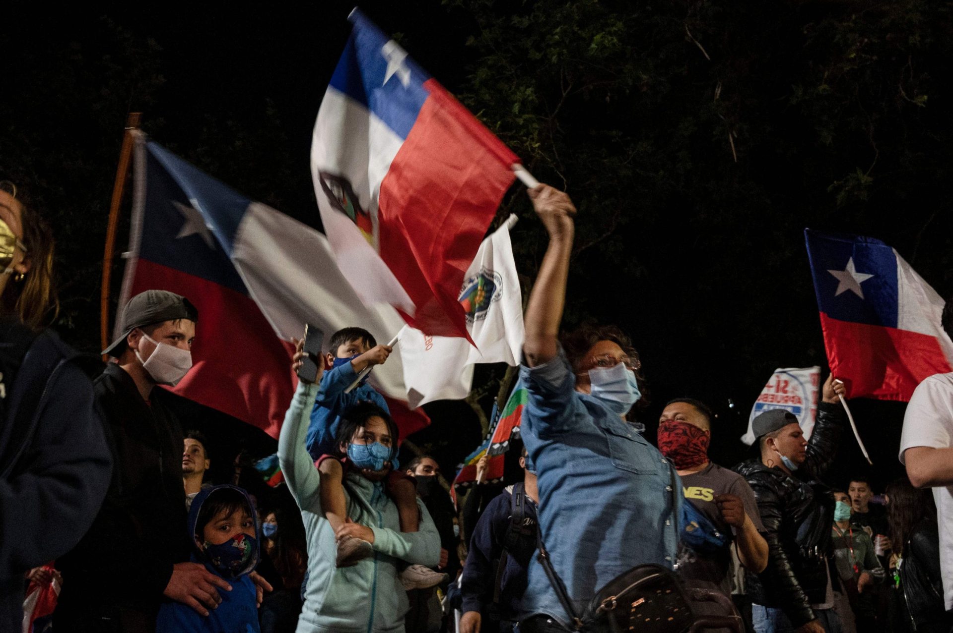 Chilenos festejaram o fim da constituição de Pinochet