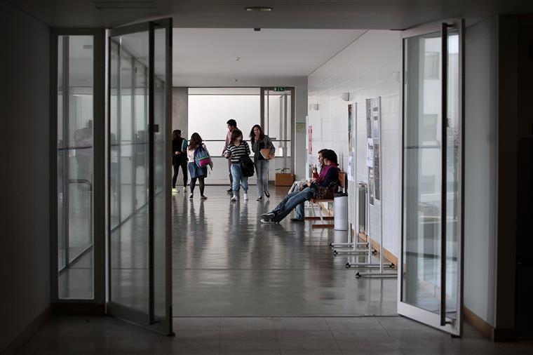 Metade dos professores universitários está em burnout