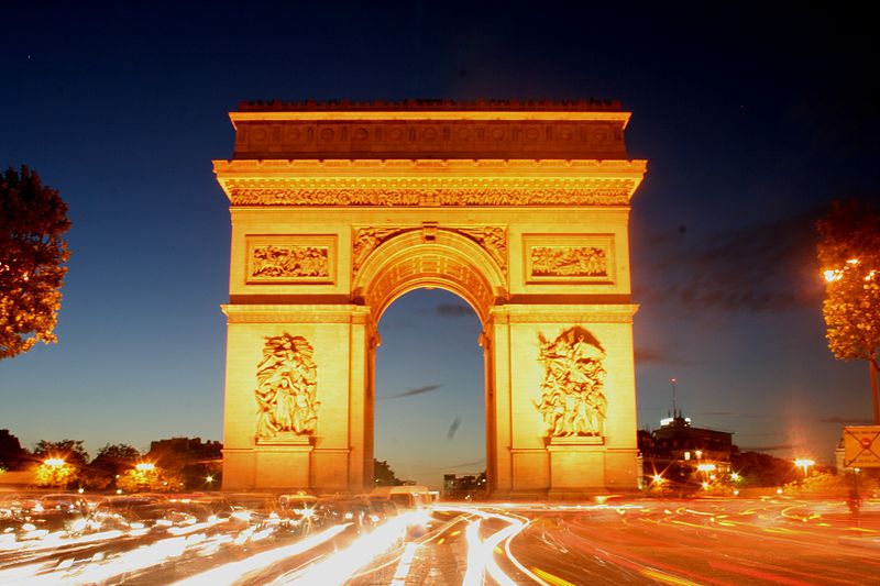 Falsa ameaça de bomba obriga a evacuar Arco do Triunfo, em Paris