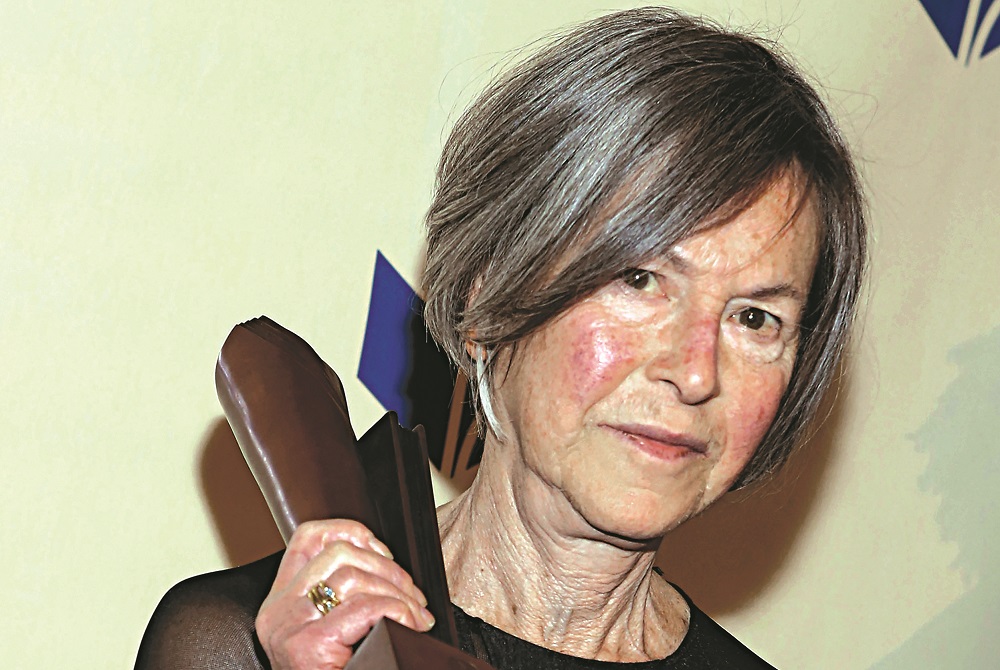 Louise Glück, a “inconfundível voz poética” que venceu o Nobel da Literatura