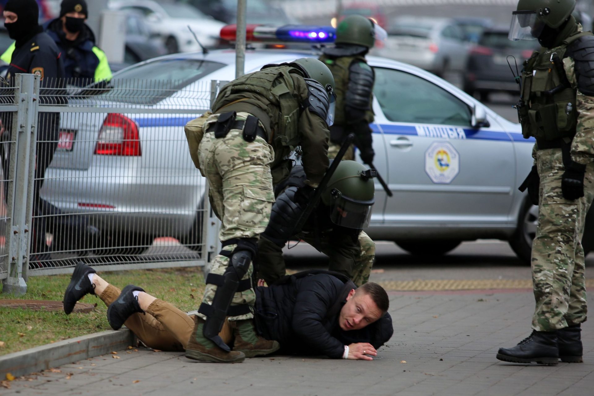 Polícia detem cerca de 40 protestantes que se manifestavam contra Lukashenko