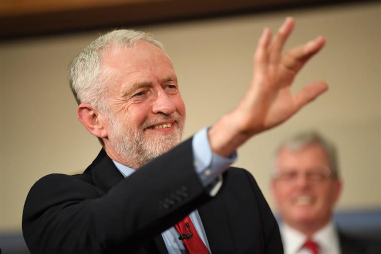 Regresso de Corbyn ao Labour levanta críticas da comunidade judaica