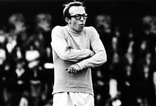 Nobby Stiles. O desdentado que caçava a Pantera Negra a patadas