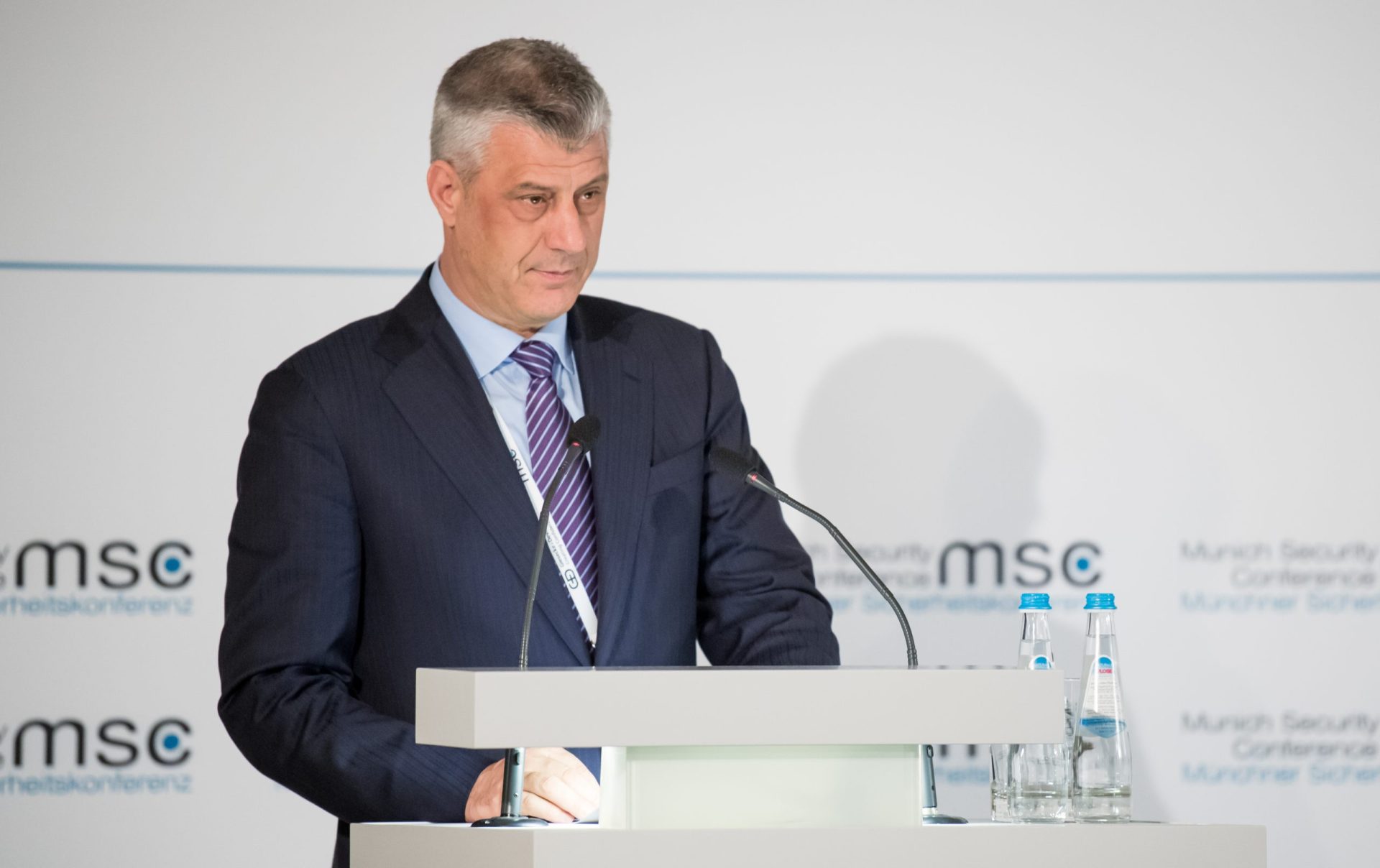 Presidente do Kosovo demite-se após ser acusado de crimes contra humanidade