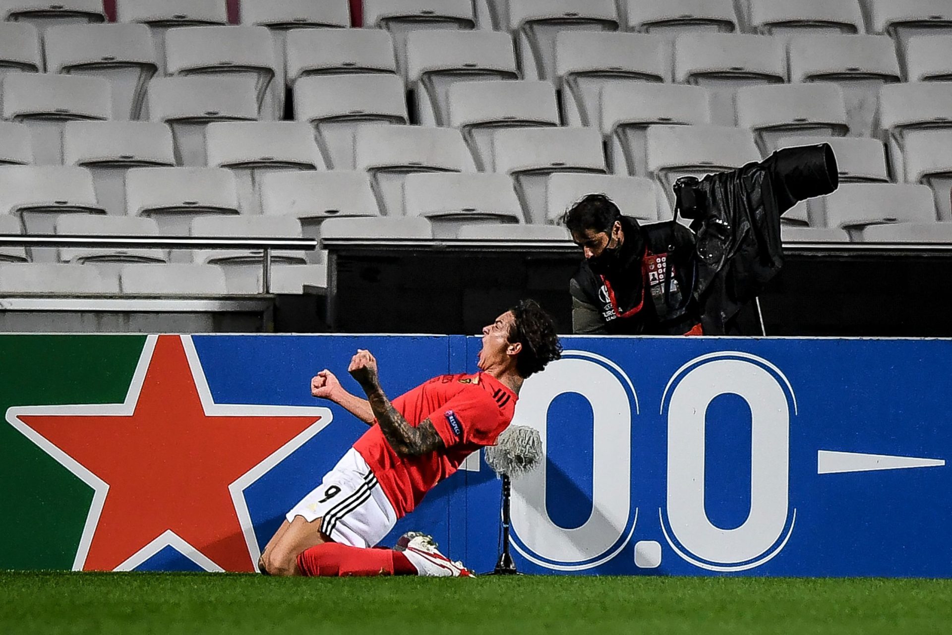 Benfica-Rangers. Dar-win: não deu a vitória mas garantiu lugar alto para a águia