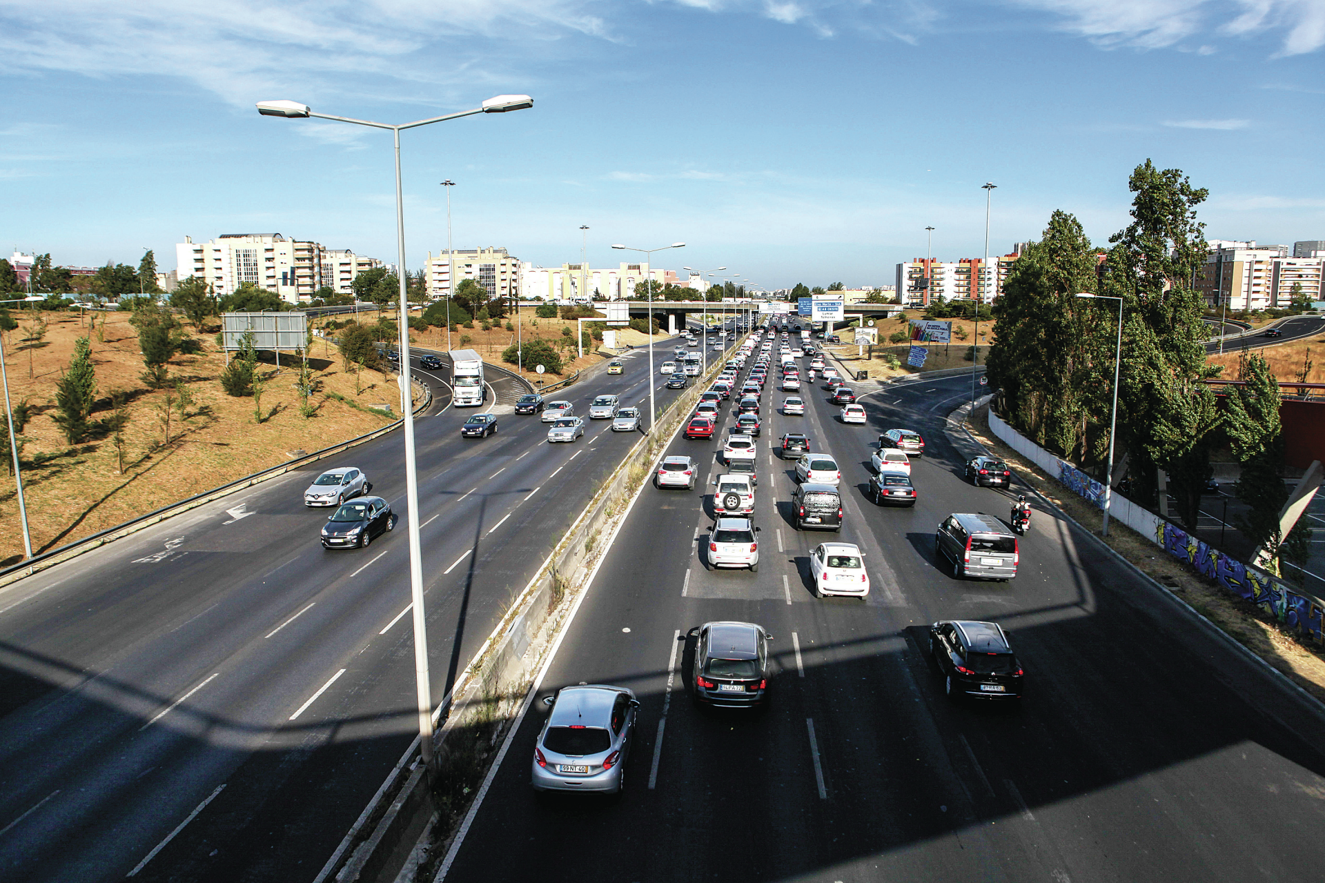 Tempo que lisboetas perdem no trânsito  dava para ouvir Imagine  3130 vezes