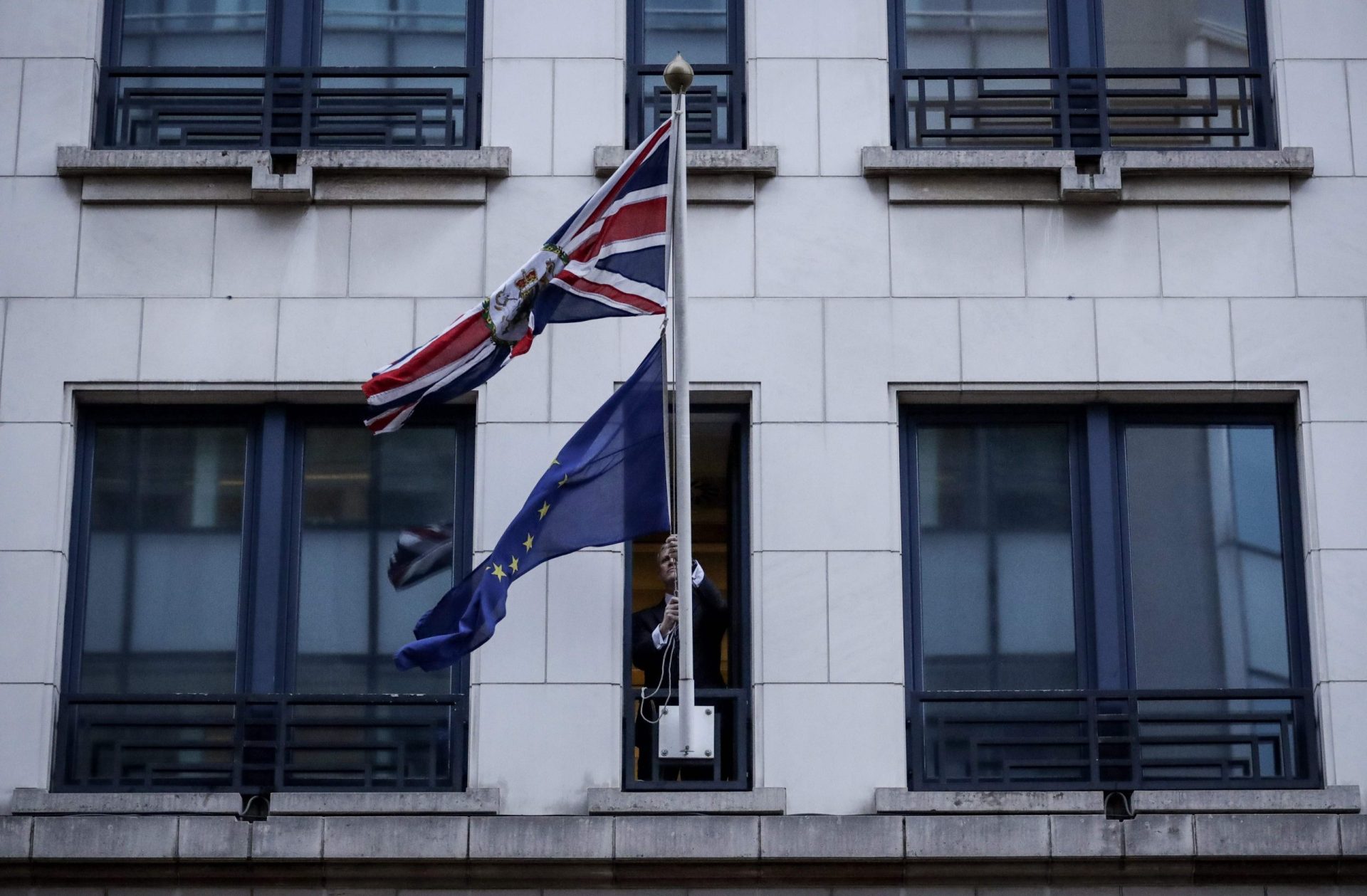 Brexit. Bandeira do Reino Unido já foi retirada dos edifícios do Parlamento e Conselho Europeu