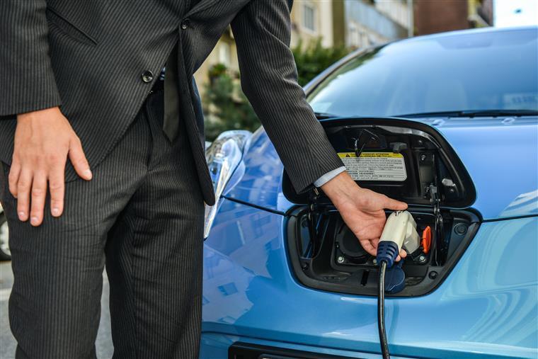 O crescimento do setor dos veículos elétricos surpreende até quem sempre os defendeu