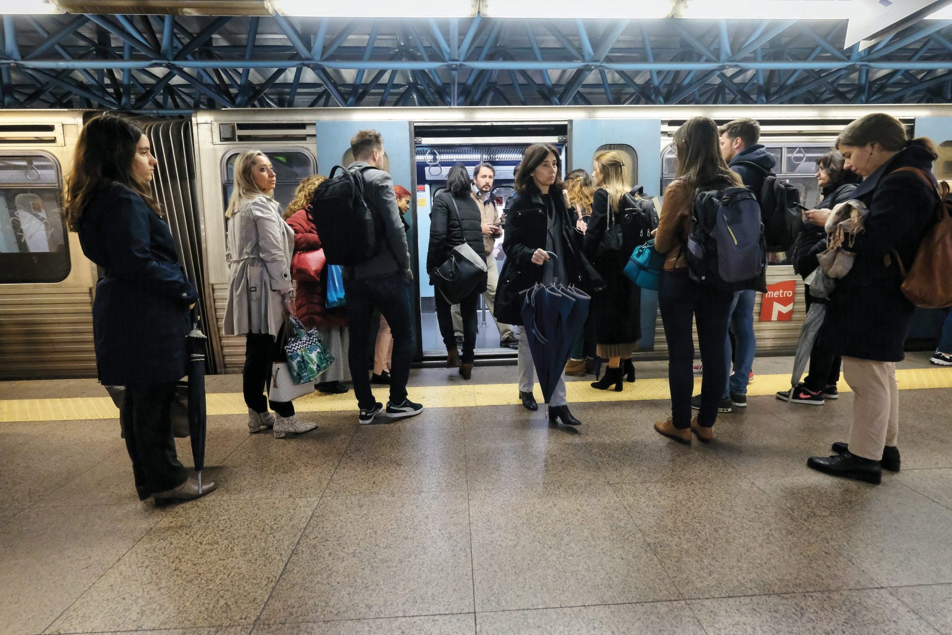 Transportes.  Portugueses gastaram 13,4% do seu orçamento total