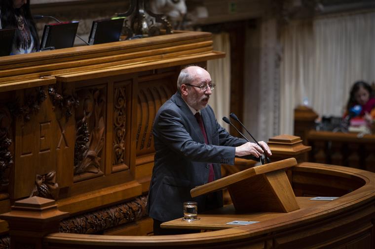 Coronavírus. PCP quer ouvir ministra sobre situação nas prisões