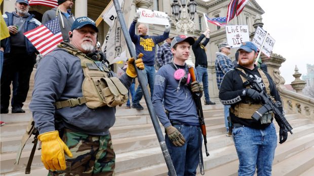 Estados Unidos. Manifestantes armados contra o isolamento social