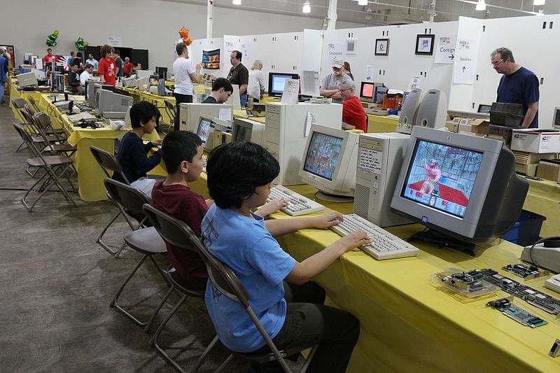 Felgueiras compra 150 computadores para ajudar alunos com dificuldades financeiras