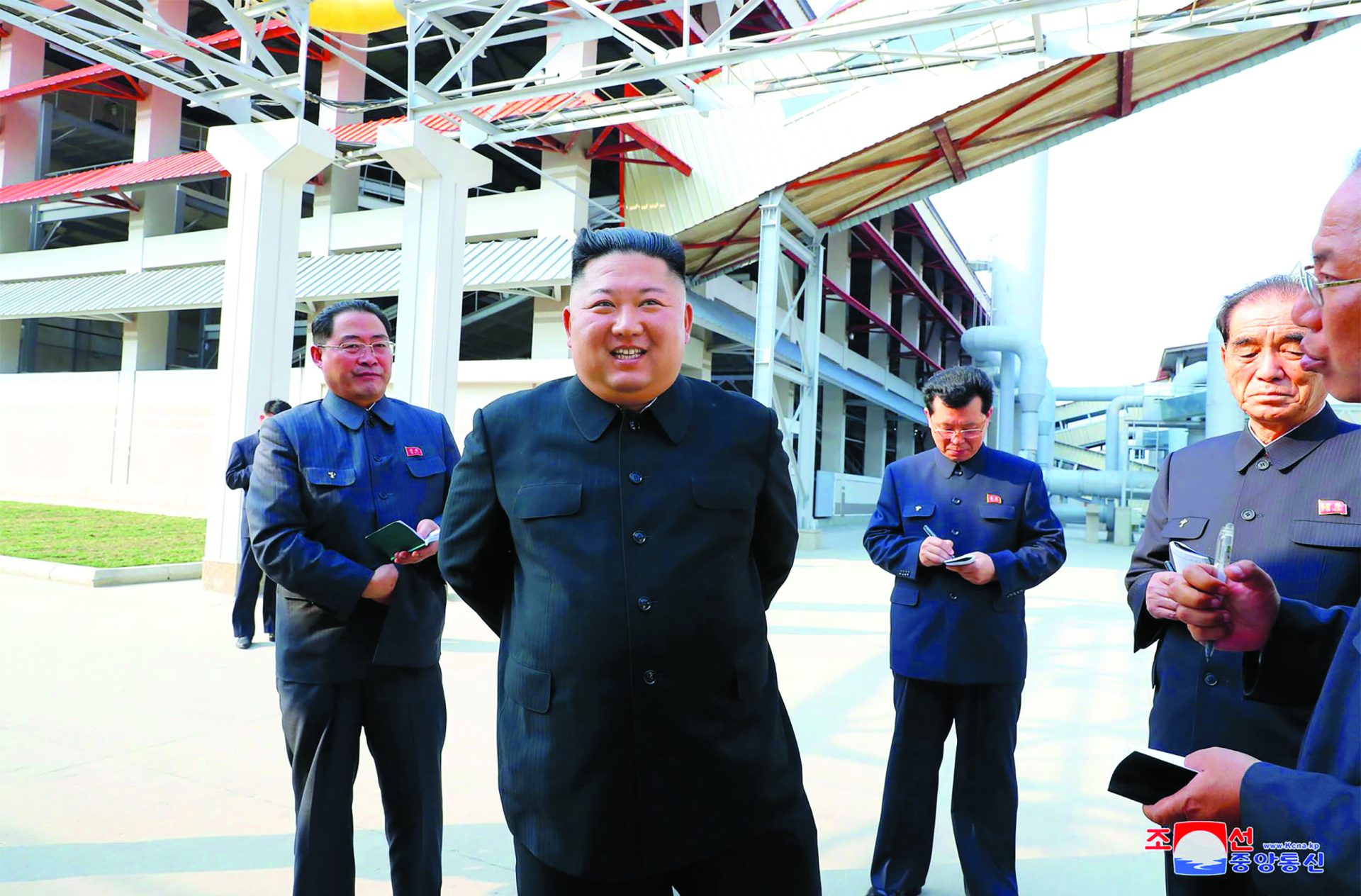 Pyongyang. Kim retorna e pouco depois há troca de disparos na fronteira