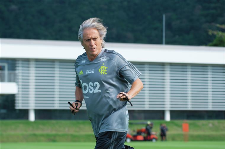 Há 38 funcionários do Flamengo infetados com o novo coronavírus