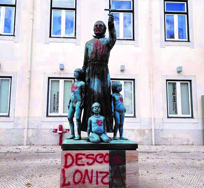 Estátua do padre António Vieira vandalizada em Lisboa