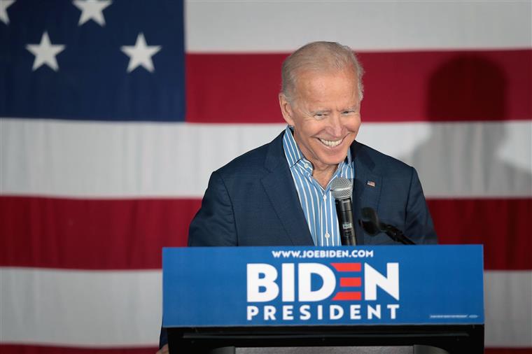 EUA. Biden com vantagem  de 13% nas sondagens