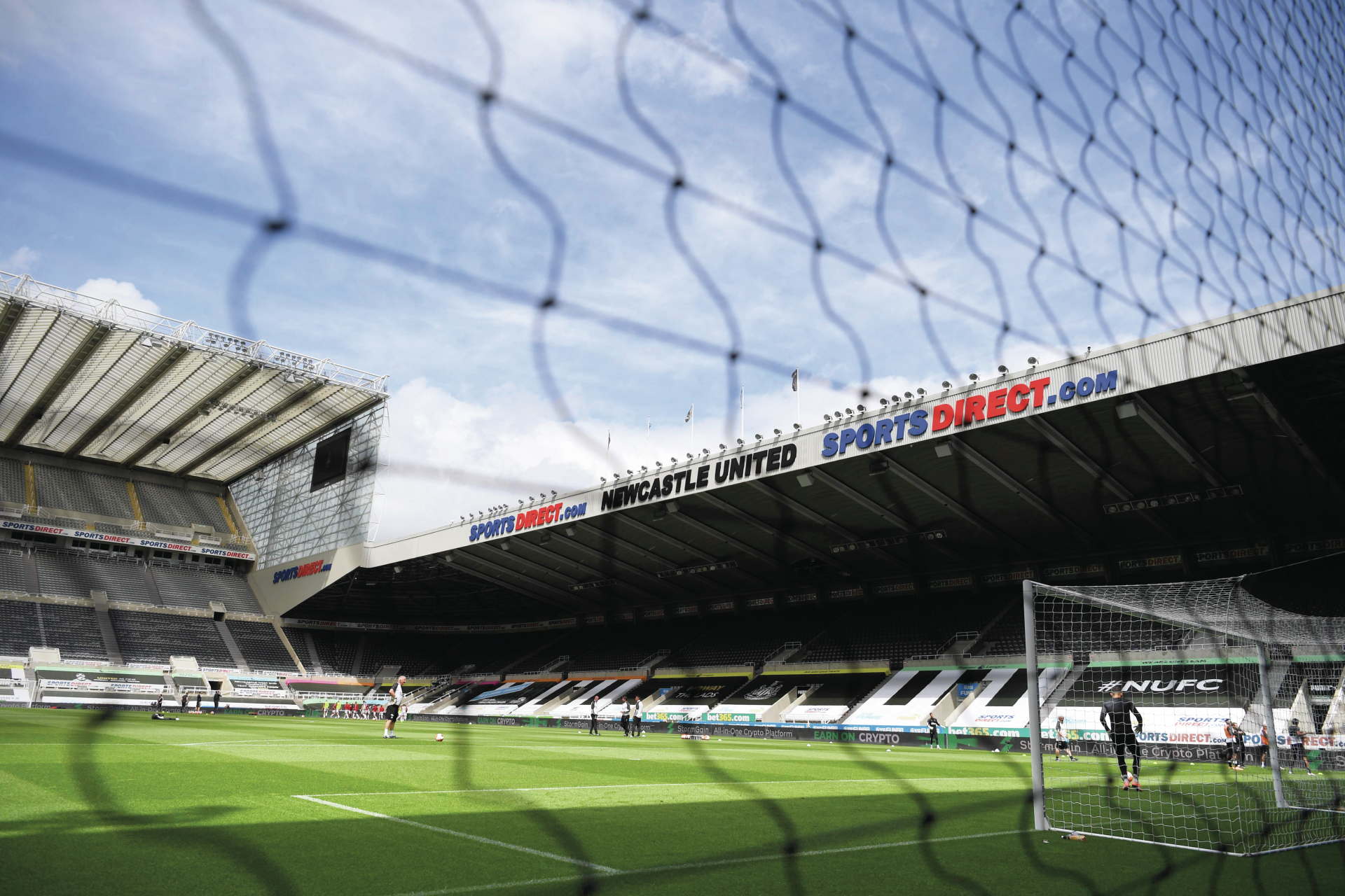 Newcastle United.  A polémica venda  do clube inglês  não tem fim à vista