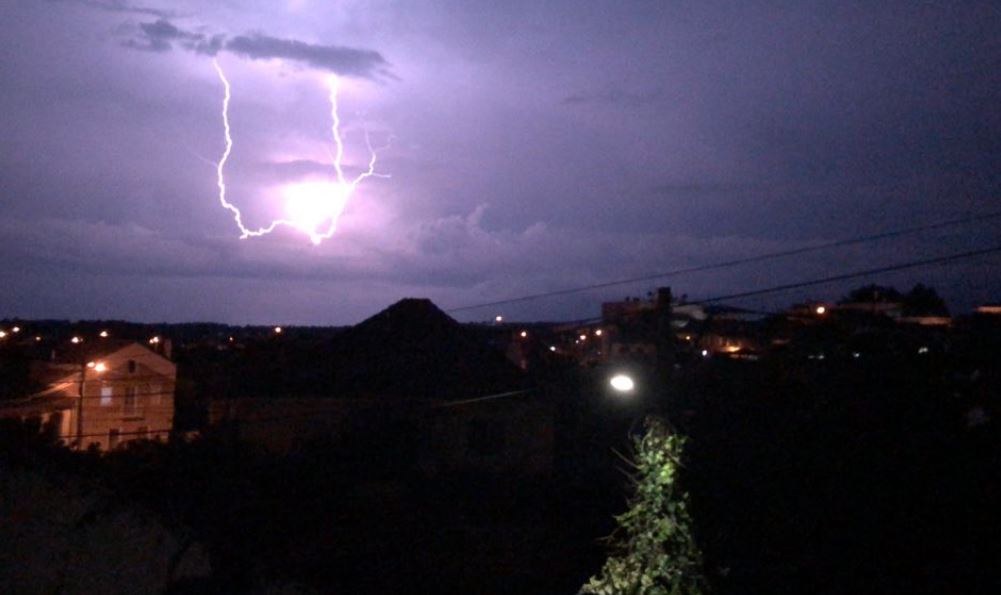 A trovoada “normal” de verão que deixou os lisboetas presos à janela