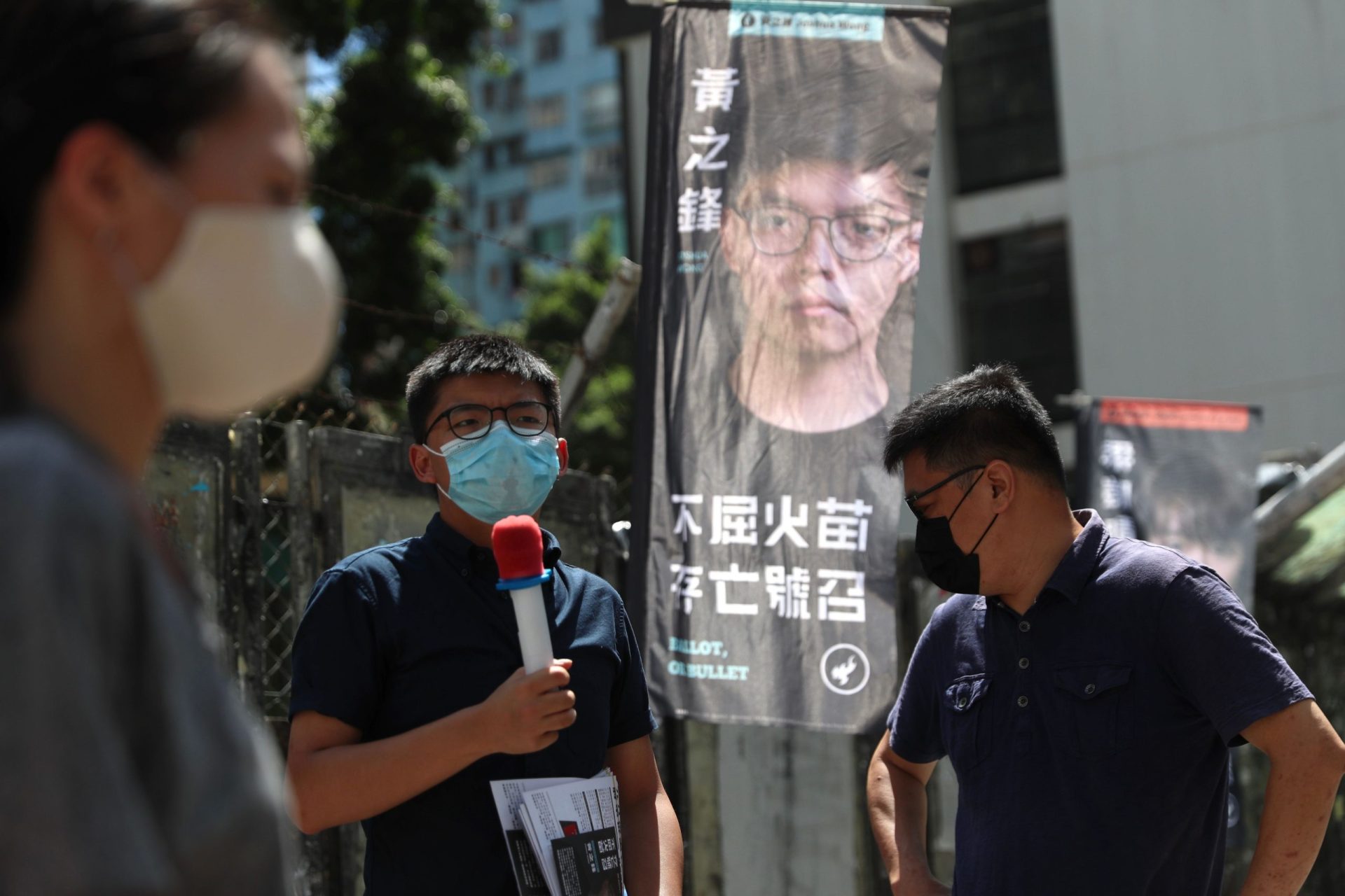 Hong Kong. Candidatos pró-democracia proibidos de participar nas eleições