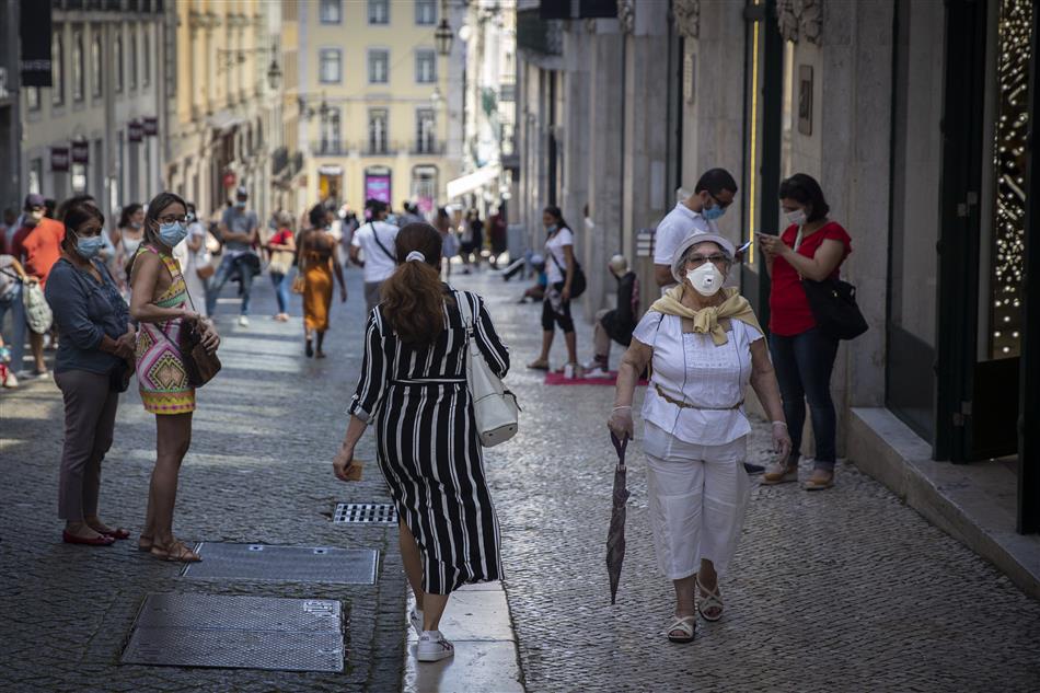 Peritos escrevem carta aberta à OMS a alertar que a covid-19 se transmite pelo ar