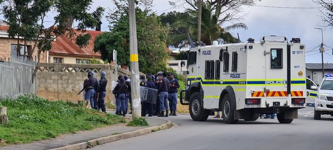 Manifestantes na África do Sul atacados por polícia com balas de borracha