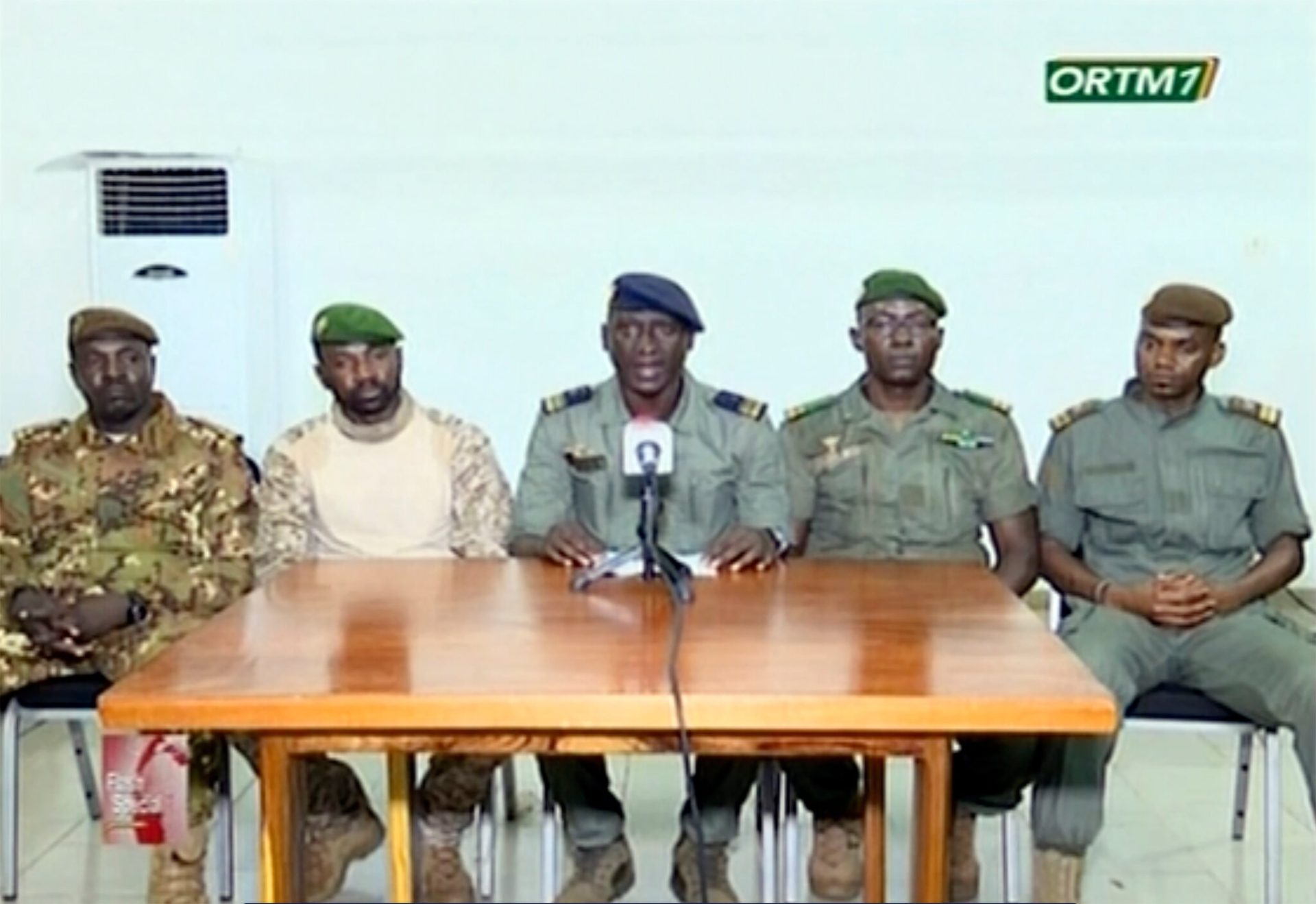 Golpe militar destrona presidente do Mali