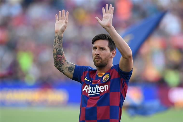 La Liga diz que Messi tem que pagar cláusula de rescisão para dar baixa do contrato