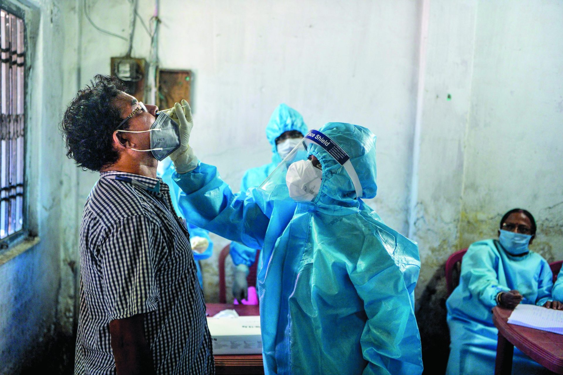 Índia. Recordista de novos casos a meio da reabertura