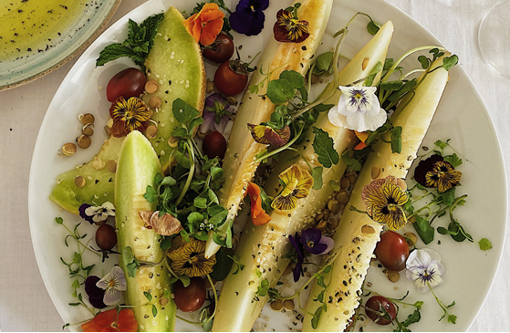 Quando está muito calor para cozinhar…  A salada mais sexy do verão chegou