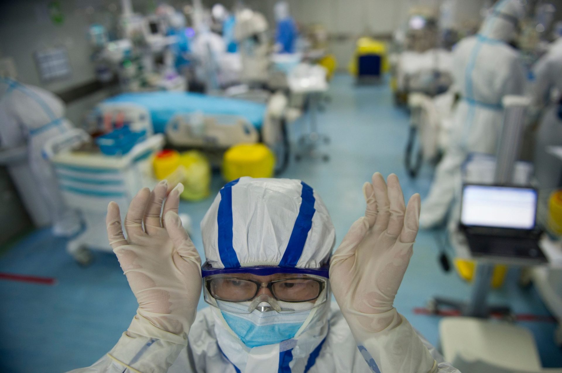 China homenageia cientistas depois de mais de 20 dias sem casos