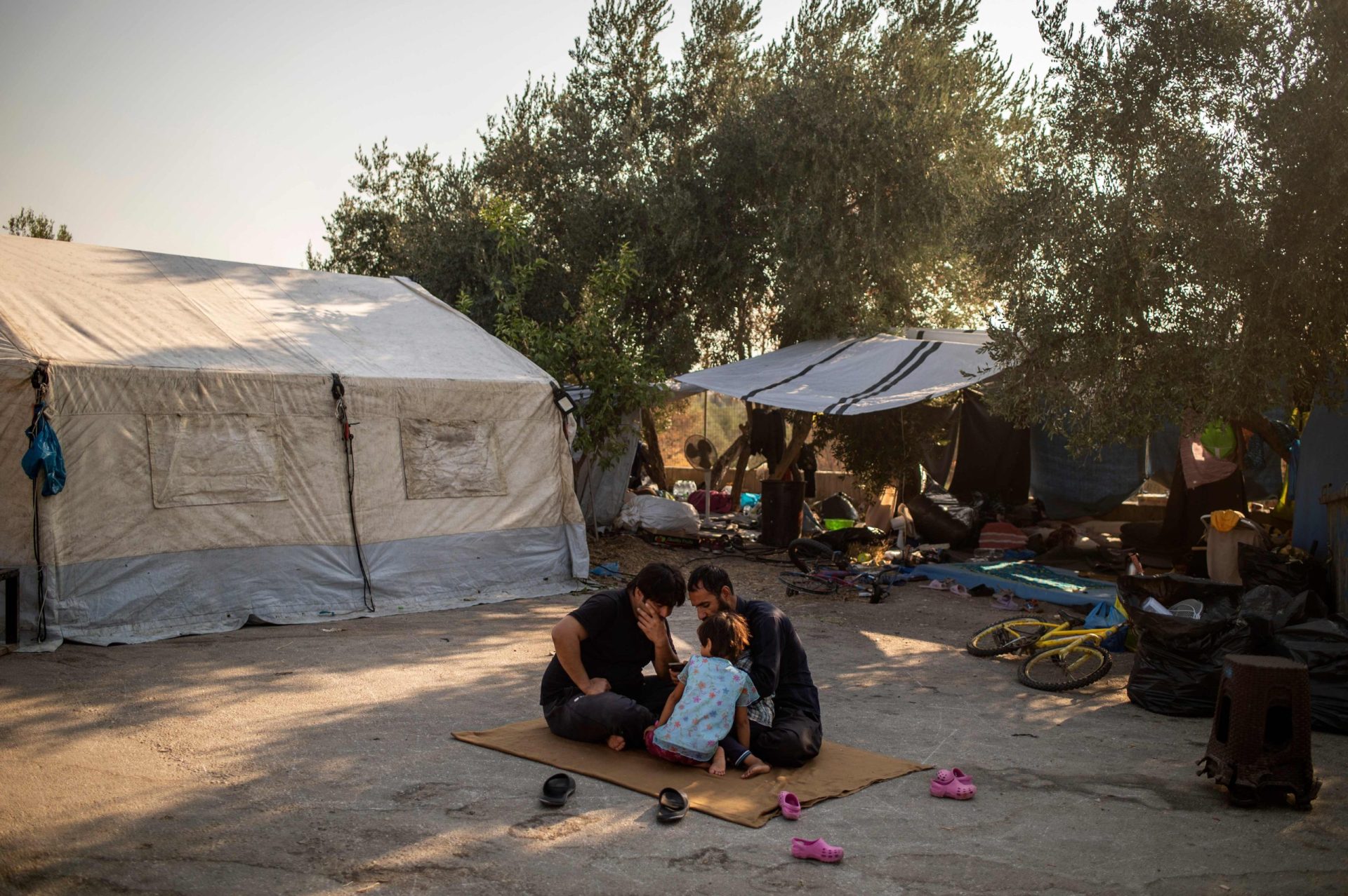 Governo grego garante novo campo para refugiados “dentro de cinco dias”