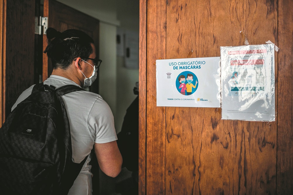 Escolas. Janelas basculantes impedem arejamento das salas de aula