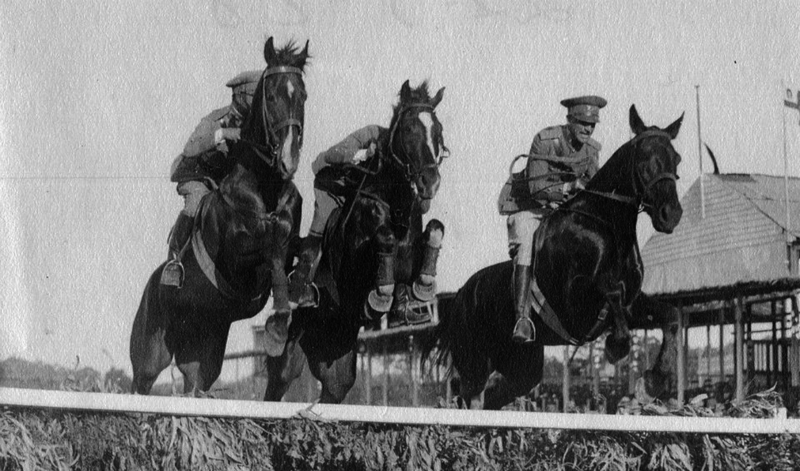 Paris 1924. Tá-tá-rá-tá-rá: e eis que avança a garbosa cavalaria!