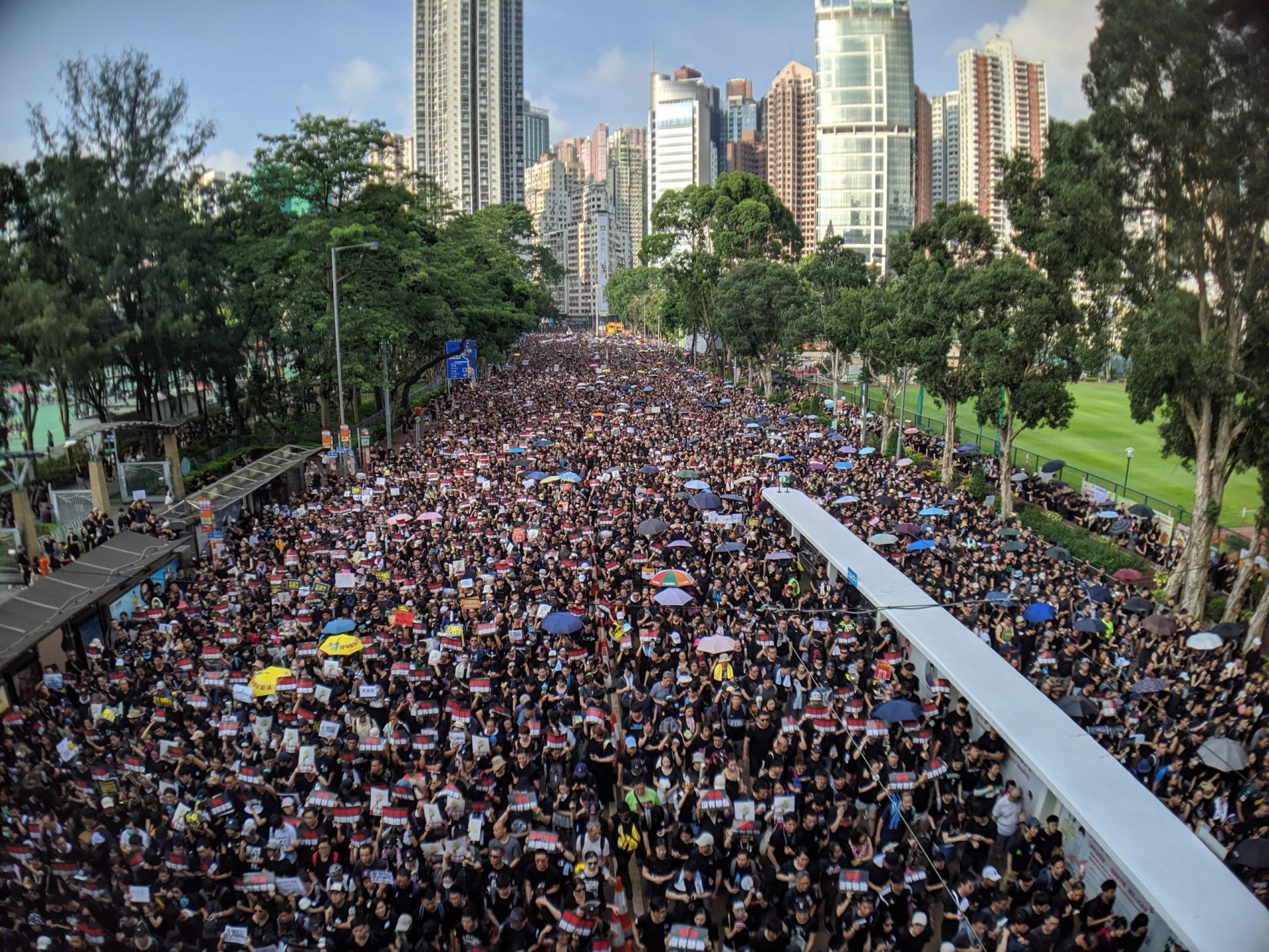 Hong Kong proíbe manifestações no aniversário da fundação da República Popular da China