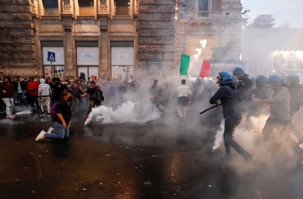 Manifestantes do Força Nova destroem a sede do maior sindicato italiano