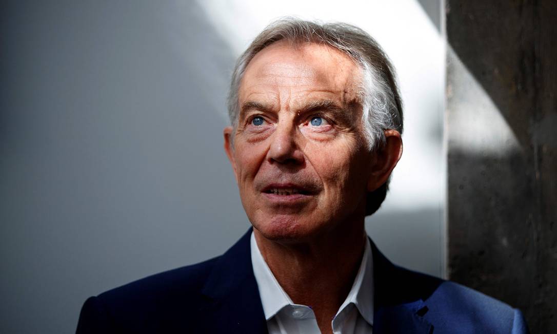 Reino Unido. Tony Blair alerta para o “dever cívico” de tomar a vacina