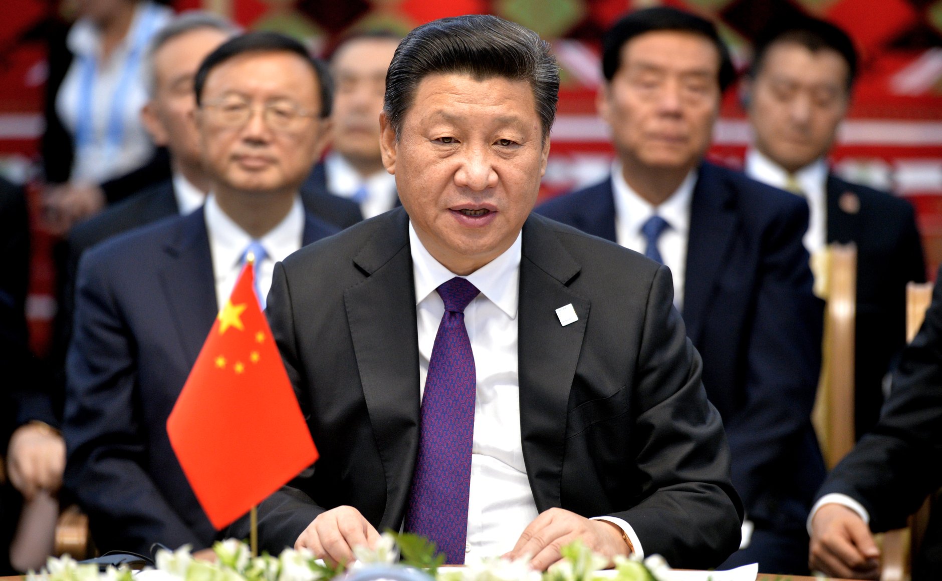 Chineses aprovam revisão da História para elevar estatuto de Xi Jinping