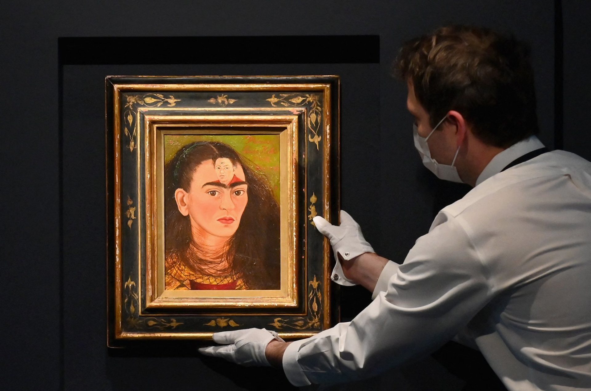 Quadro de Frida Kahlo alcança valor recorde de 34,9 milhões de dólares em leilão