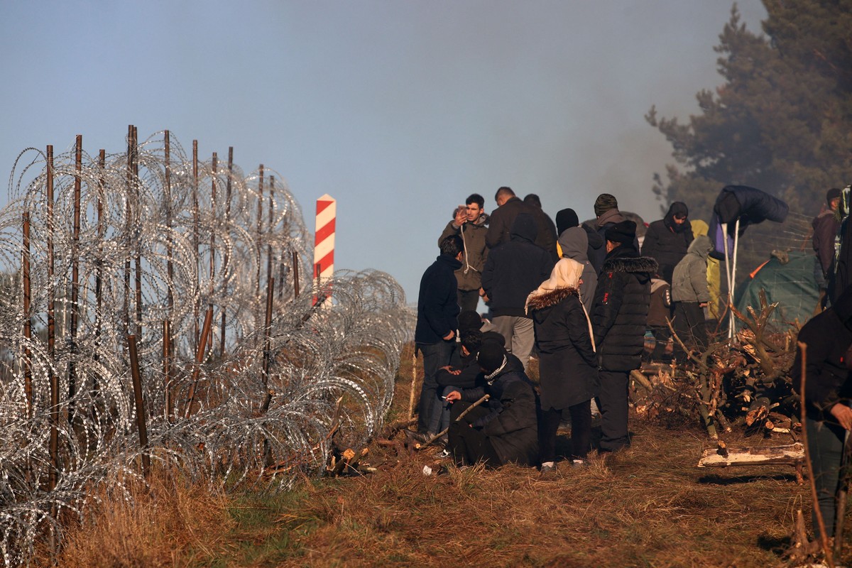 Bielorrússia desmonta campos de refugiados na fronteira