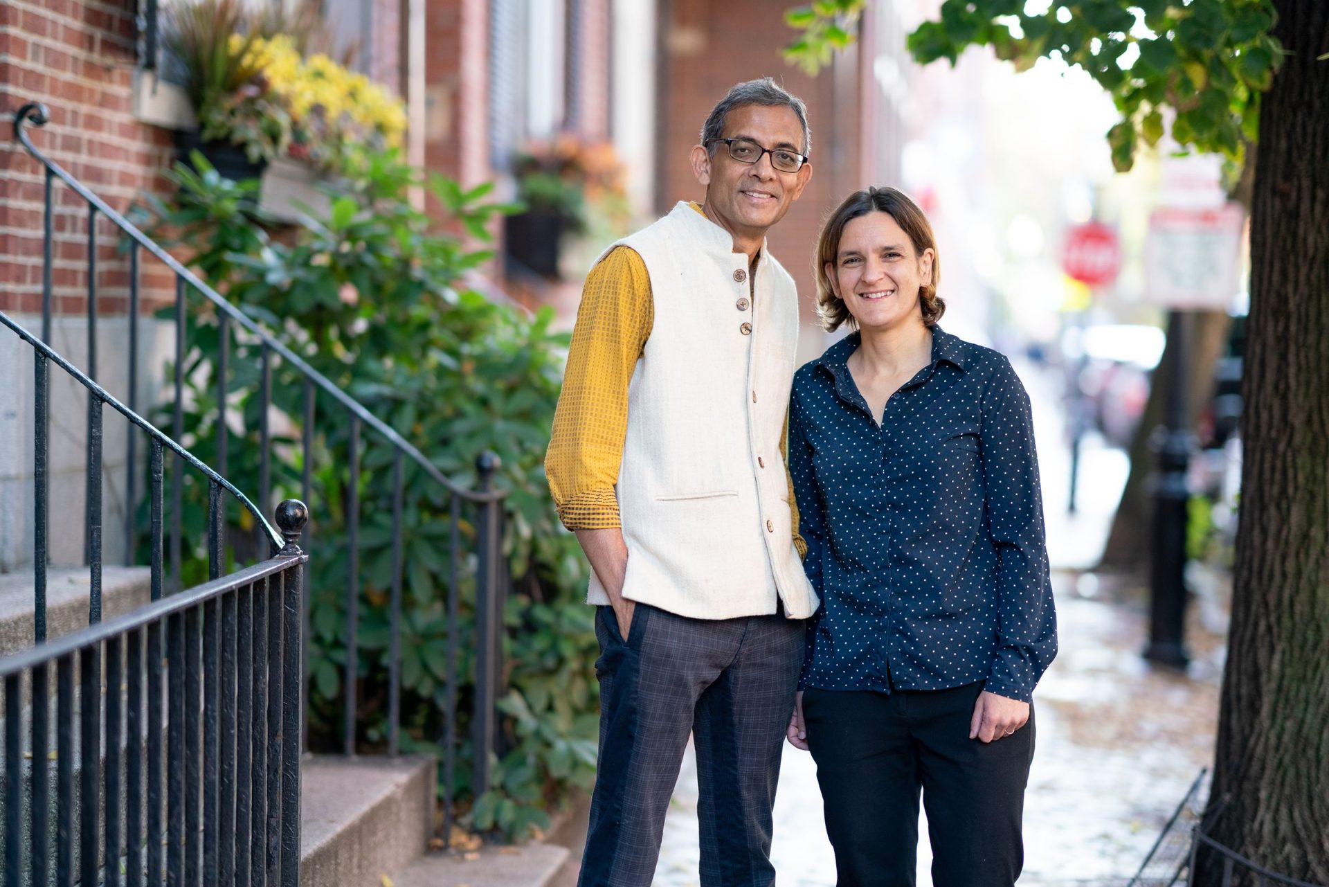 Abhijit V. Banerjee e Esther Duflo. Não esquecer os últimos